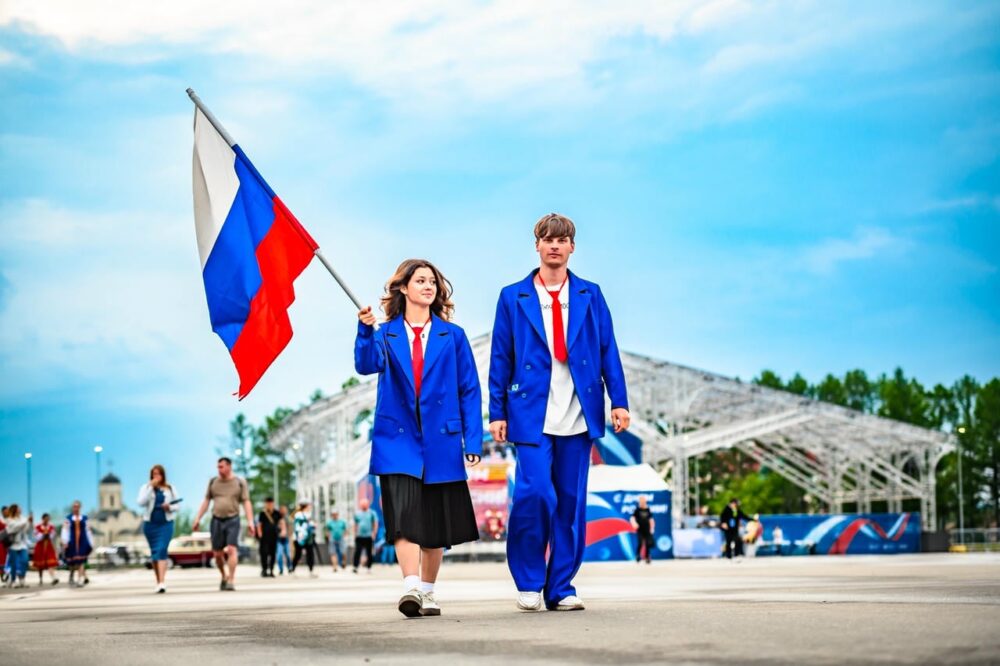 В День Государственного флага РФ столица станет центром патриотического спорта: проект «Молодежь Москвы» проведет забег «Твой флаг» — Спорт в Москве