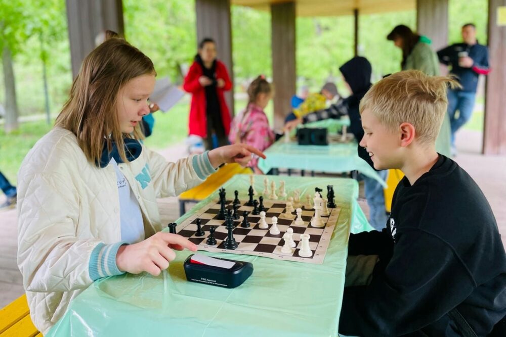 Турниры и мастер-классы: в столичных парках пройдут мероприятия в честь Международного дня шахмат