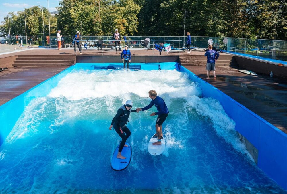 Посетители Московского урбанфорума могут научиться серфингу на площадке в «Лужниках»
