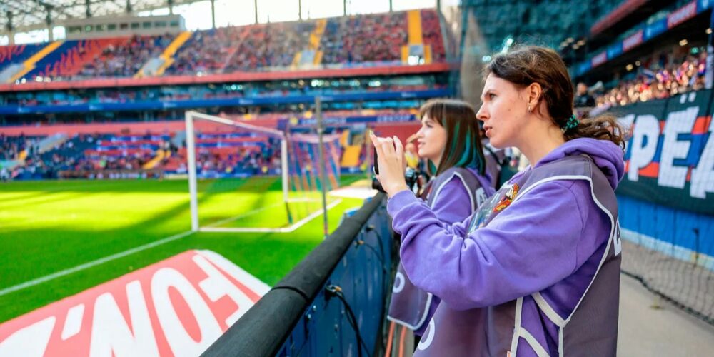 Комментаторы, болельщики и спортсмены: школьники посетили матч Кубка России по футболу