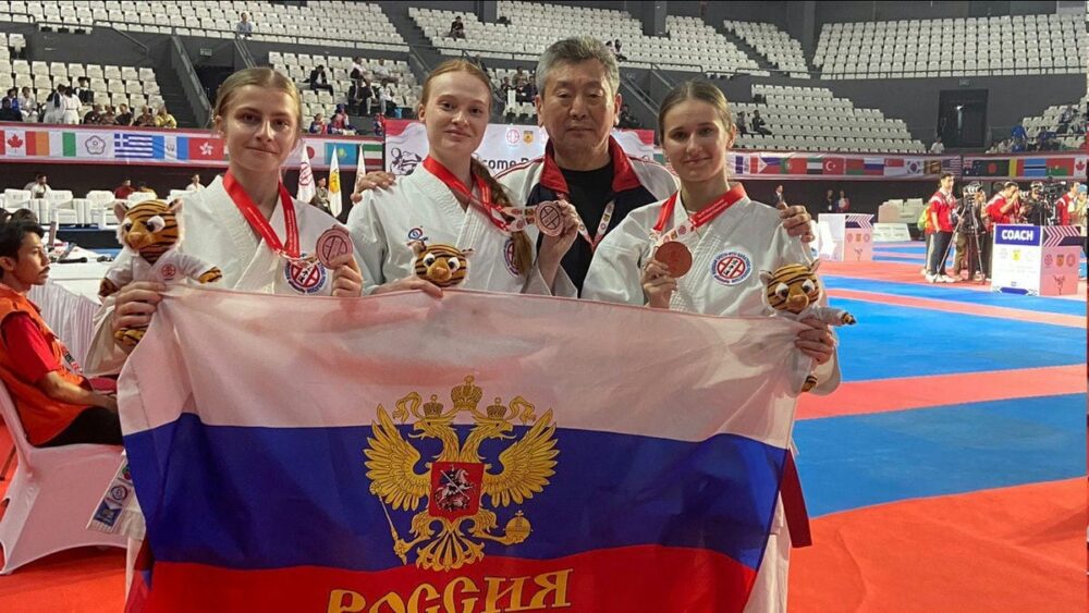 Каратисты из Московской области удостоились 12 медалей международных соревнований в Индонезии