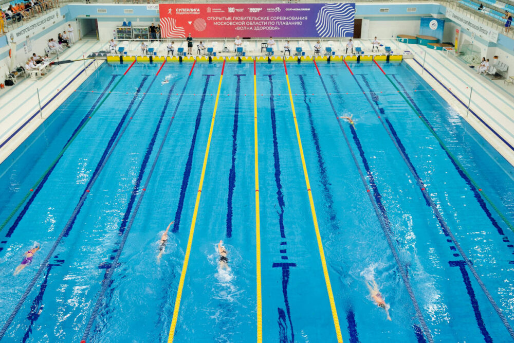 Более 180 спортсменов приняли участие в любительских соревнованиях по плаванию «Волна здоровья»