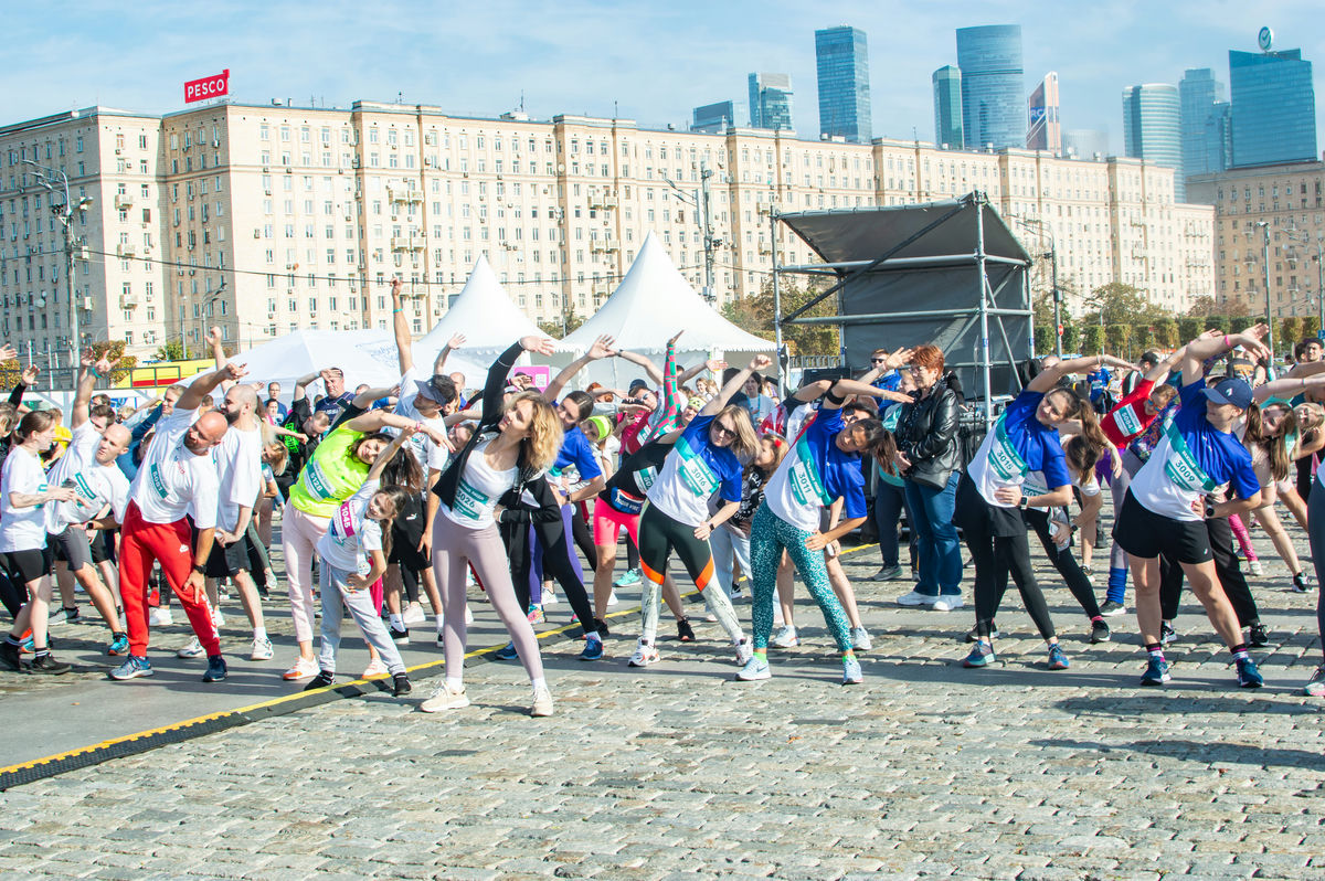 Забег 1 июня 2024 москва. Забег впервые в космосе Кемерово. Забег впервые в космосе. Забег 1 мая в Ростове на Дону фото.