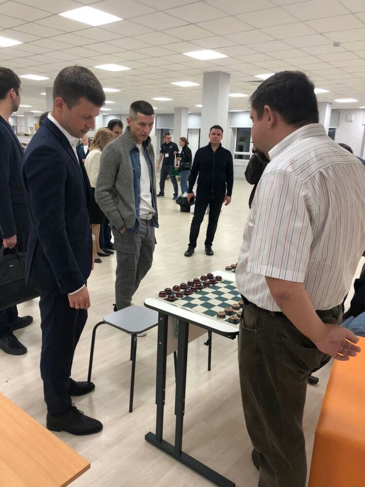 Мастер-класс для участников турнира по русским шахматам