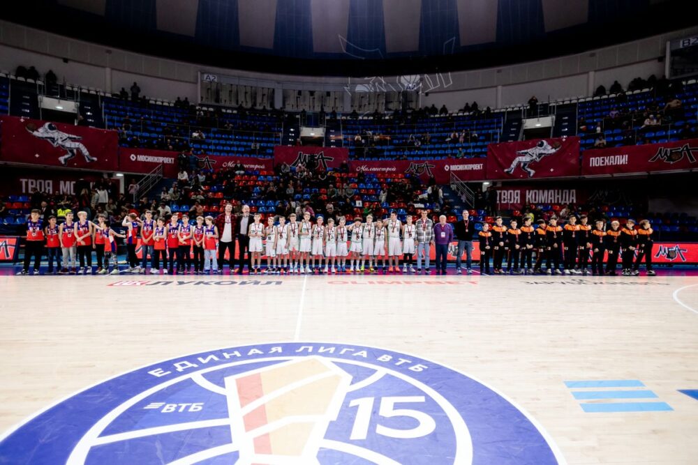 Награждение победителей Первенства Москвы по баскетболу среди команд юношей 2012 г.р.
