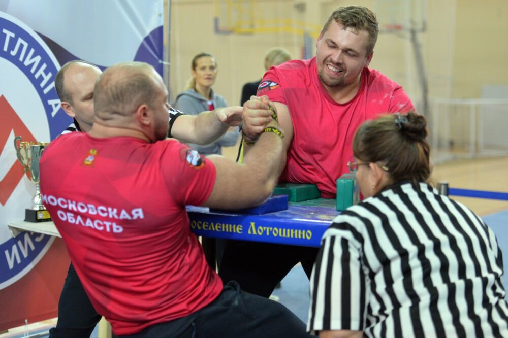 Более 120 спортсменов приняли участие в чемпионате Московской области по армрестлингу