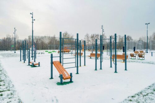 Игра в любое время года: в новом парке на юге Москвы появился спорткластер с футбольными полями — Спорт в Москве