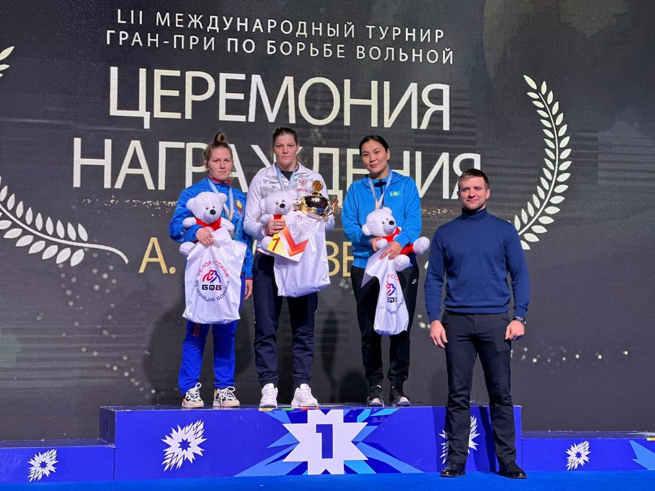 Букина и Симонян добыли для Московской области две медали международного турнира по вольной борьбе