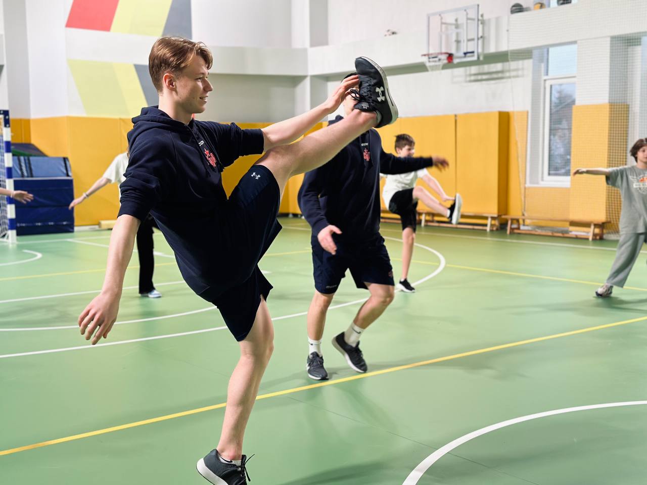 Хоккеисты «Академии СКА – Юниор» провели разминку с красногорскими школьниками