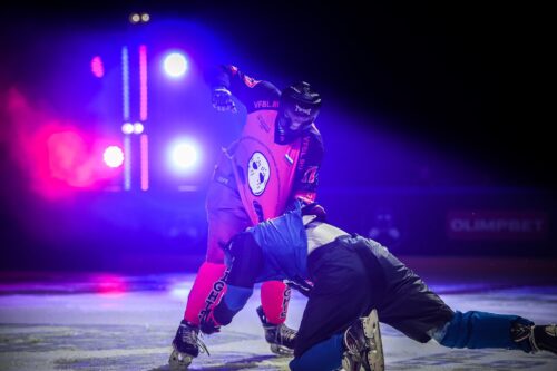 Жительница Московской области приняла участие в первом в истории бою на льду — Спорт в Москве